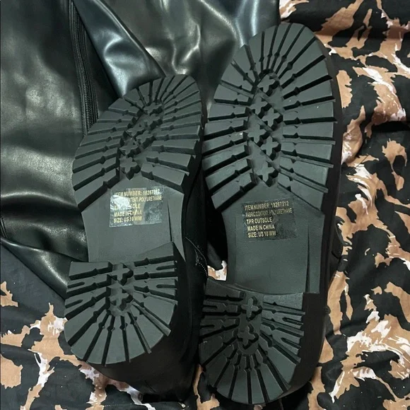 NWT 10WW Torrid Black Over the Knee Boots - Picture 3 of 6